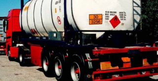 Sorpresa a rubare carburante dal serbatoio di un tir, coppia arrestata dalla polizia
